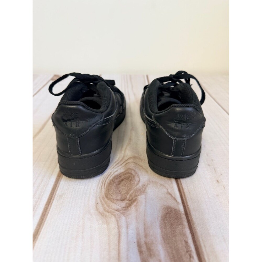 Nike Big Kids Triple Black Air Force 1 Tennis Shoes Size 6.5 Lace Up Uniform - Picture 4 of 9